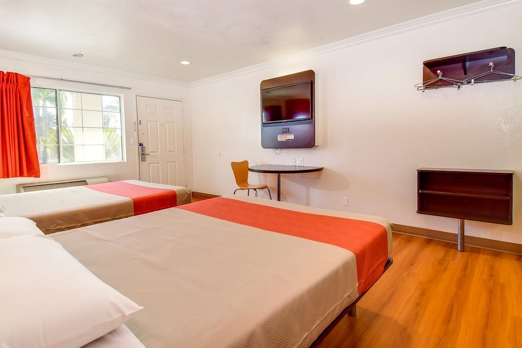 Motel 6 Garden Grove Buitenkant foto
