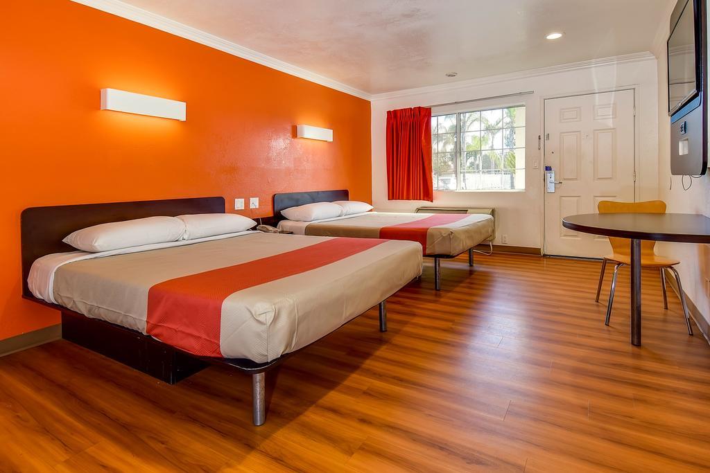 Motel 6 Garden Grove Buitenkant foto
