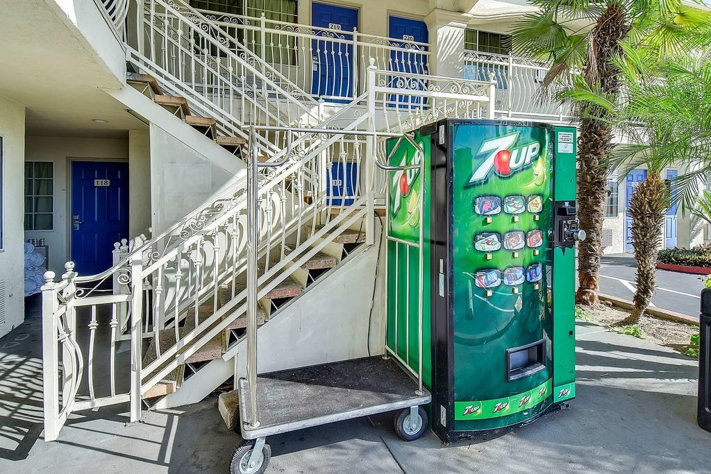 Motel 6 Garden Grove Buitenkant foto