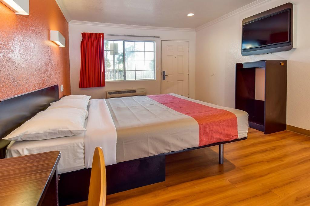Motel 6 Garden Grove Buitenkant foto