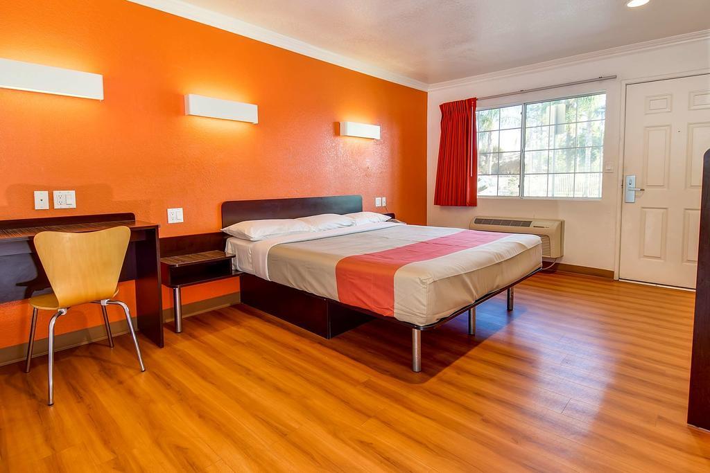 Motel 6 Garden Grove Buitenkant foto