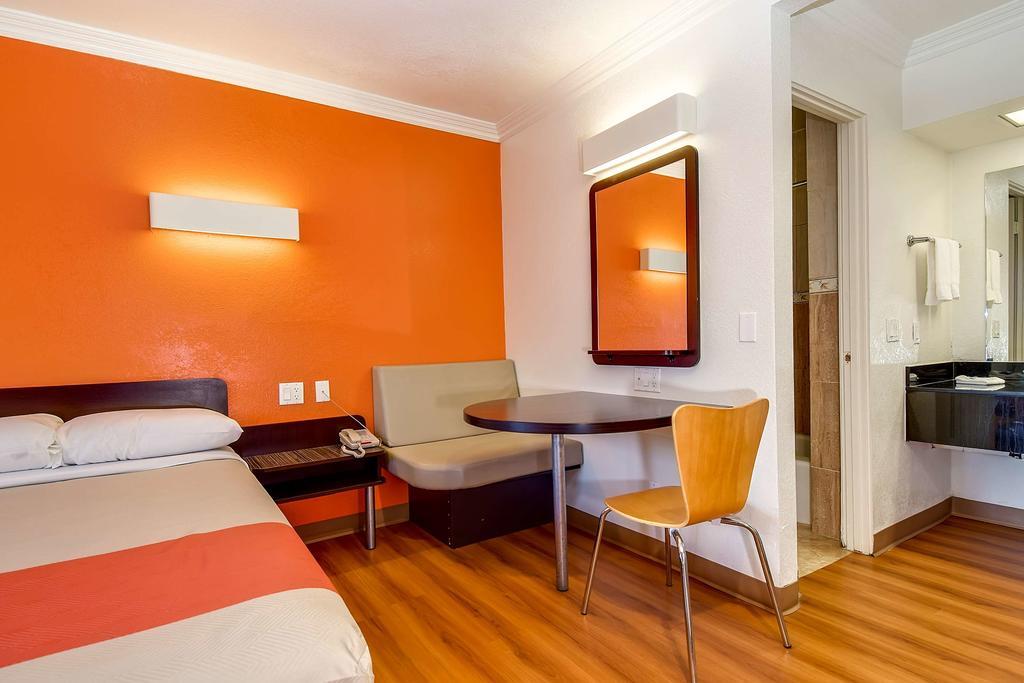 Motel 6 Garden Grove Buitenkant foto