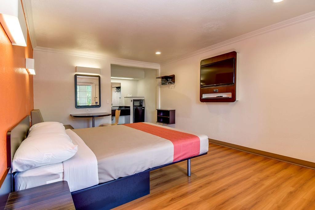 Motel 6 Garden Grove Buitenkant foto