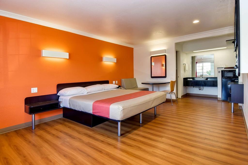 Motel 6 Garden Grove Buitenkant foto