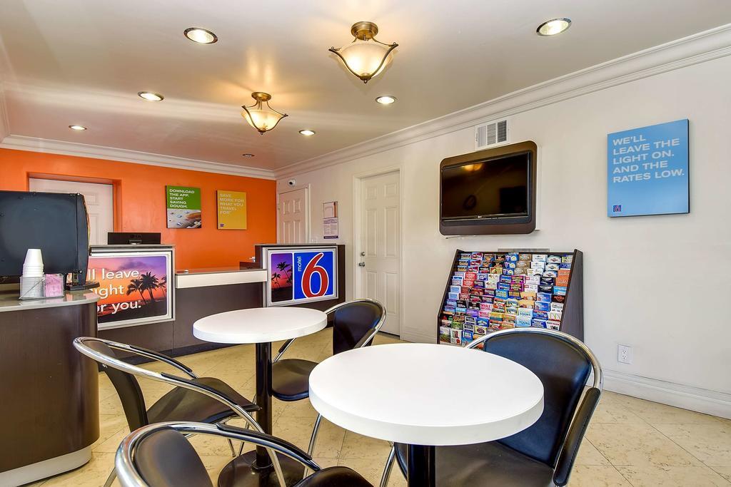 Motel 6 Garden Grove Buitenkant foto